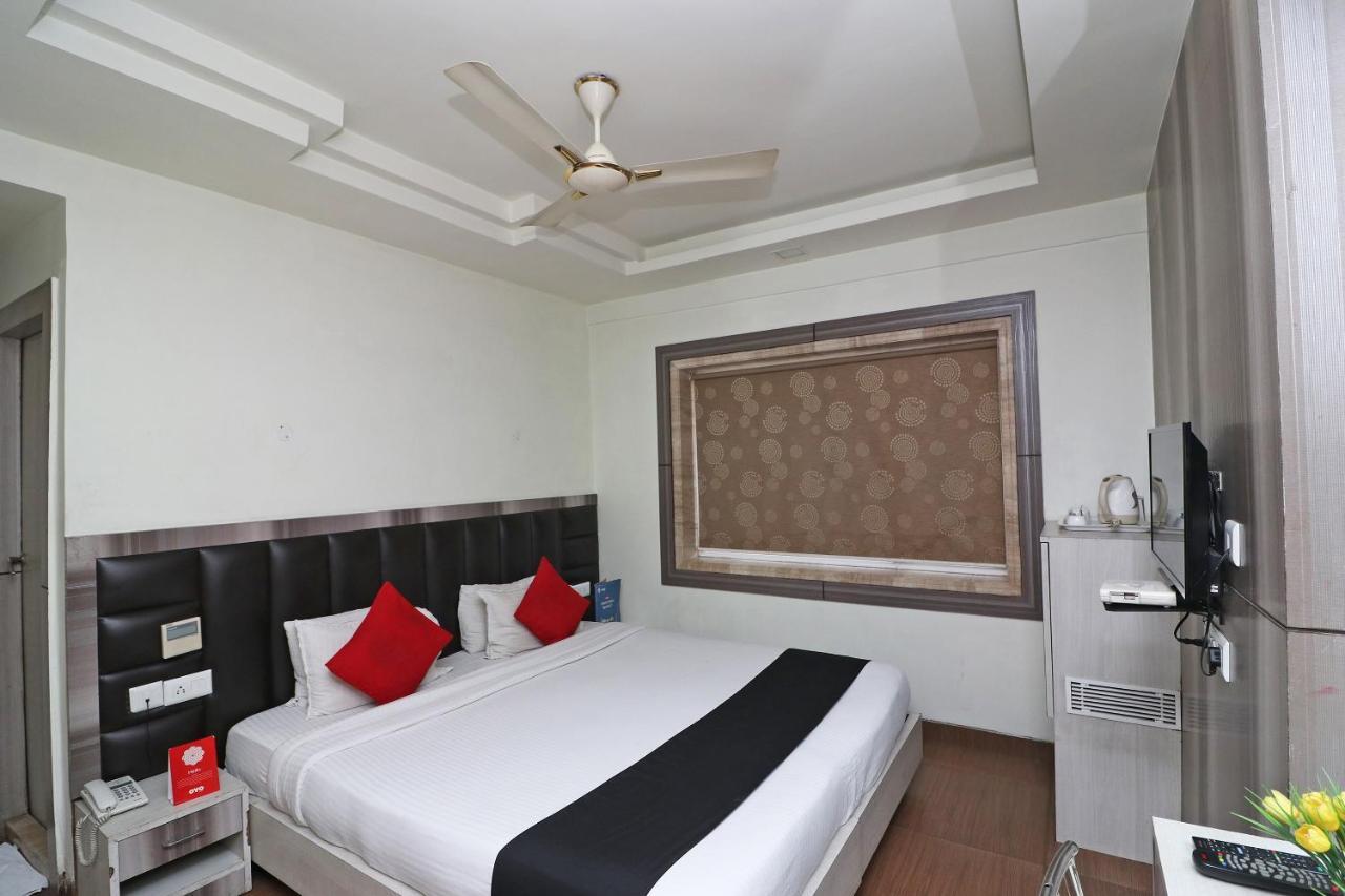 Hotel Emerald Kolkata Exterior photo